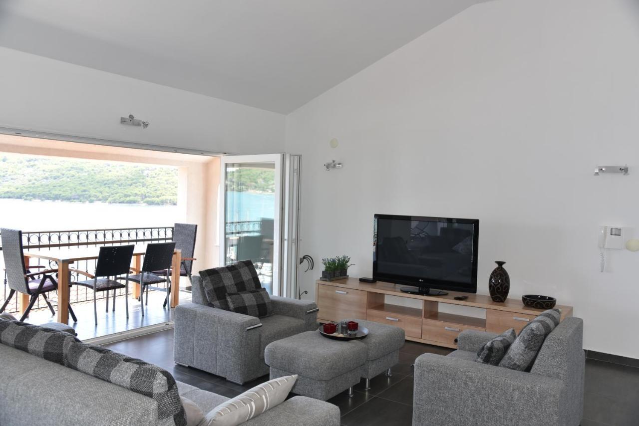 Villa Pina Appartment Chantos Tisno Kültér fotó