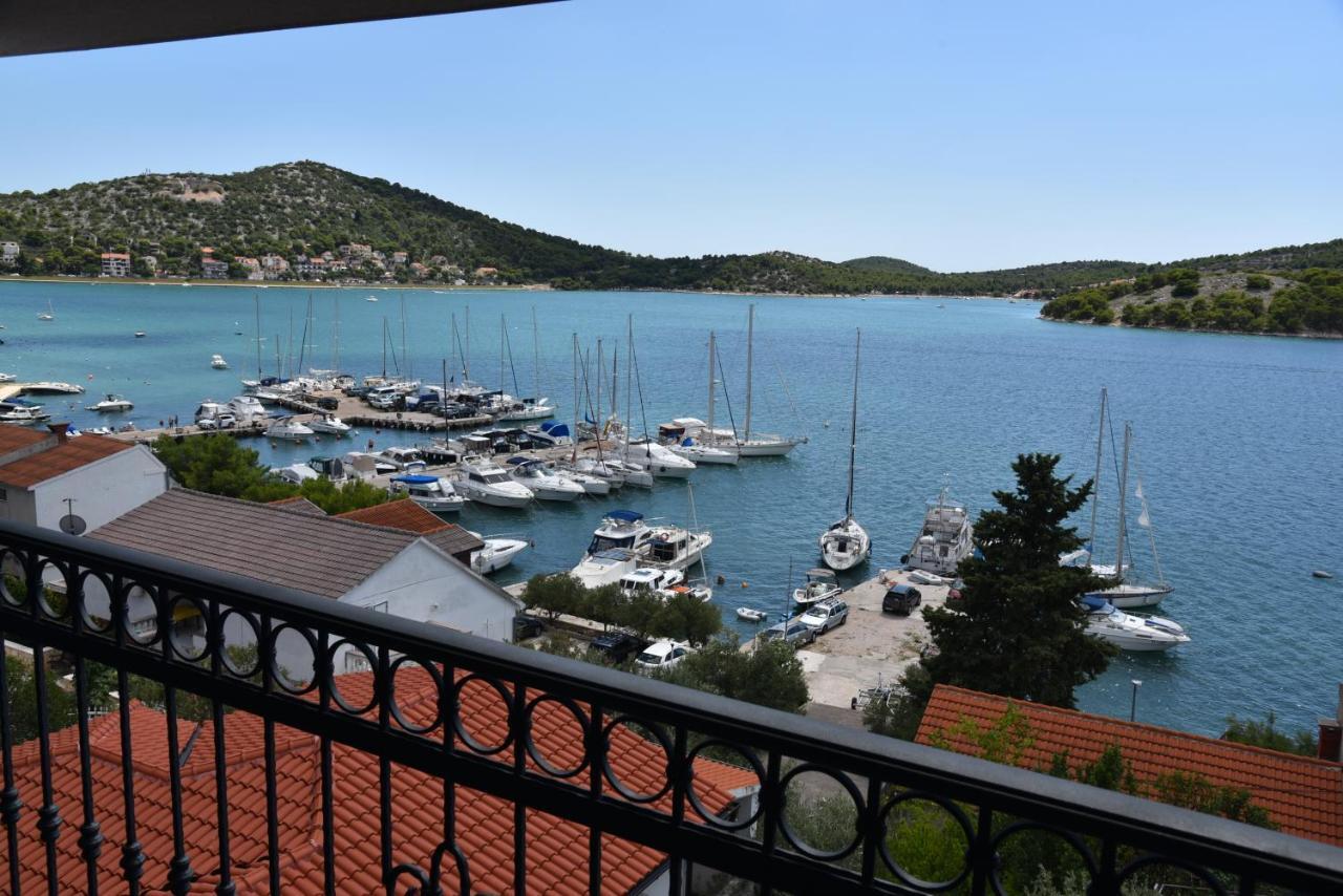 Villa Pina Appartment Chantos Tisno Kültér fotó