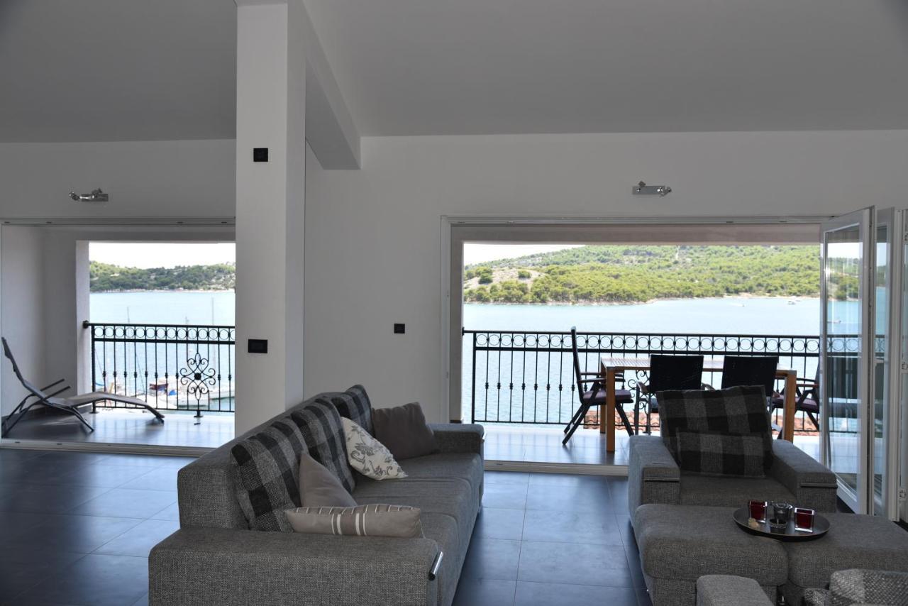 Villa Pina Appartment Chantos Tisno Kültér fotó